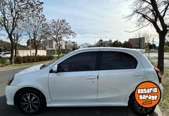 Autos - Toyota ETIOS XLS 2021 Nafta 80950Km - En Venta