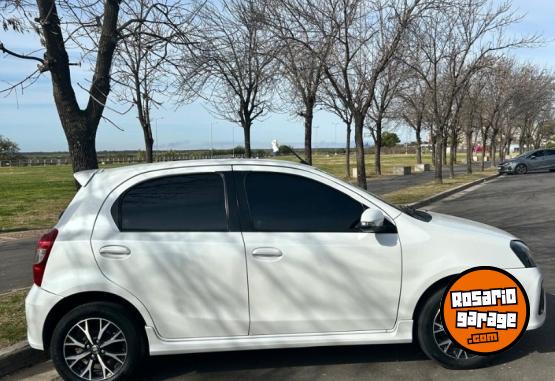 Autos - Toyota ETIOS XLS 2021 Nafta 80950Km - En Venta