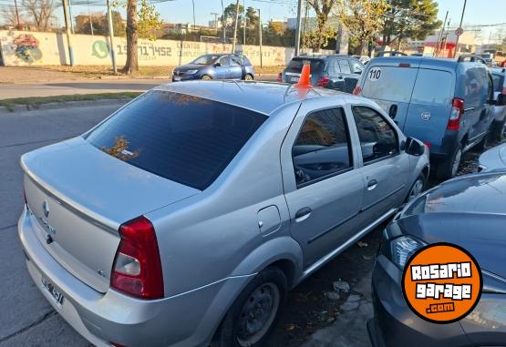 Autos - Renault Logan 2013 GNC 111111Km - En Venta