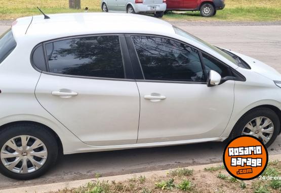 Autos - Peugeot 208 active 2017 Nafta 105300Km - En Venta