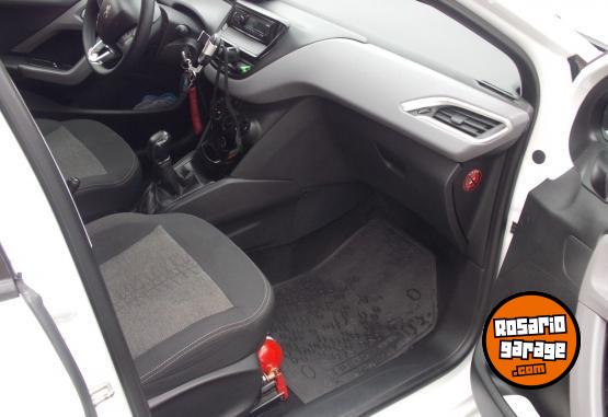Autos - Peugeot 208 active 2017 Nafta 105300Km - En Venta