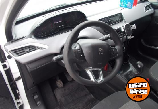 Autos - Peugeot 208 active 2017 Nafta 105300Km - En Venta