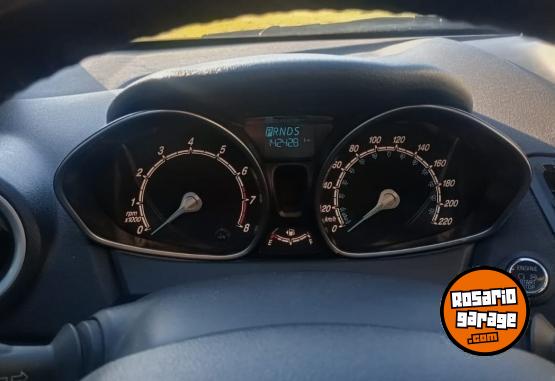 Autos - Ford FIESTA TITANIUM 2015 Nafta 143000Km - En Venta
