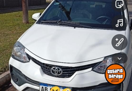 Autos - Toyota Etios 2017 GNC 73500Km - En Venta