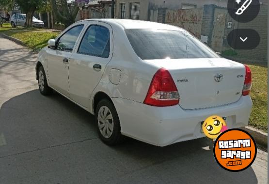 Autos - Toyota Etios 2017 GNC 73500Km - En Venta