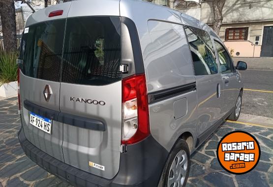 Utilitarios - Renault KANGOO 2023 Nafta 51000Km - En Venta