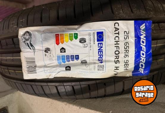 Accesorios para Autos - Juego de cubiertas nuevas - En Venta