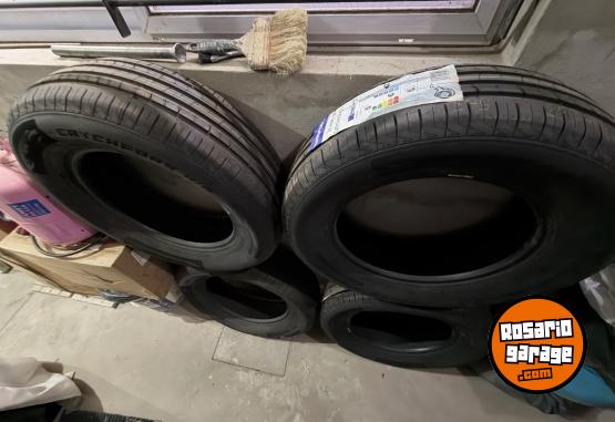 Accesorios para Autos - Juego de cubiertas nuevas - En Venta