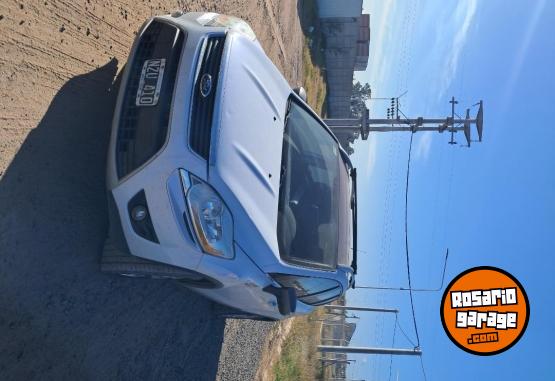 Camionetas - Ford Kuga Titanium 2.5 at 4x4 2013 Nafta 180000Km - En Venta