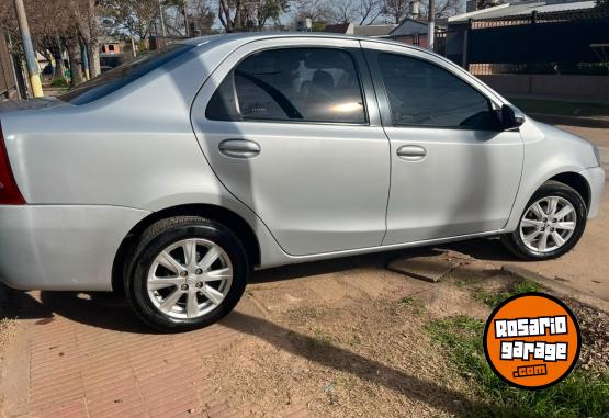 Autos - Toyota Etios 2017 Nafta 112000Km - En Venta