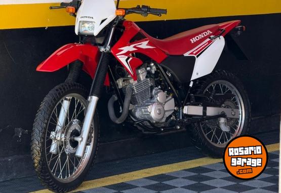 Motos - Honda Tornado 2022 Nafta 11000Km - En Venta