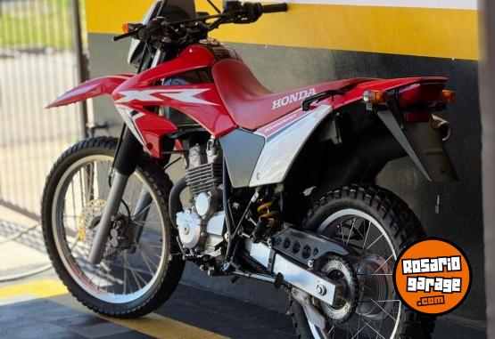 Motos - Honda Tornado 2022 Nafta 11000Km - En Venta