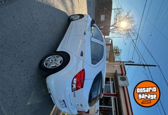 Autos - Chevrolet Onix Joy 2017 Nafta 97300Km - En Venta