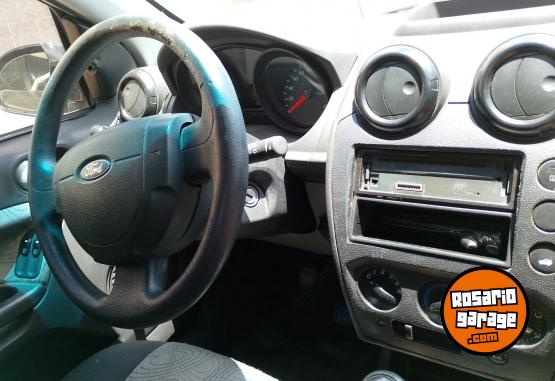 Autos - Ford Fiesta 2010 GNC 200000Km - En Venta
