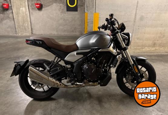 Motos - Voge 500 AC 2024 Nafta 1300Km - En Venta