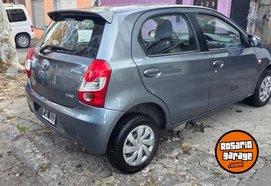Autos - Toyota Etios 2015 Nafta 80000Km - En Venta