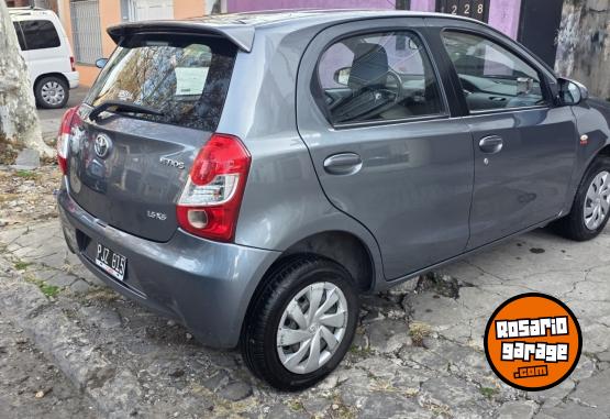Autos - Toyota Etios 2015 Nafta 80000Km - En Venta