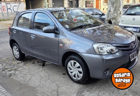 Autos - Toyota Etios 2015 Nafta 80000Km - En Venta
