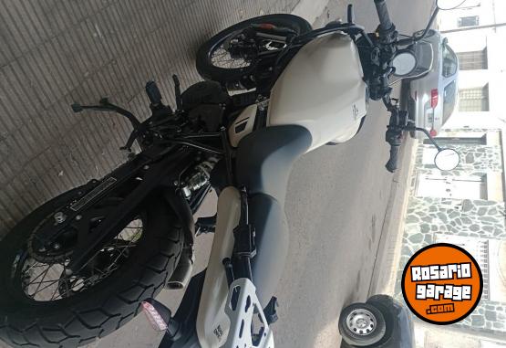 Motos - Royal Enfield Himalayan 450 2025 Nafta 4300Km - En Venta