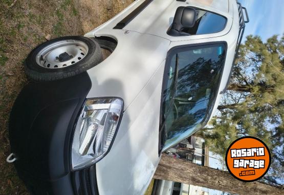 Utilitarios - Peugeot Partner 2024 Nafta 41000Km - En Venta