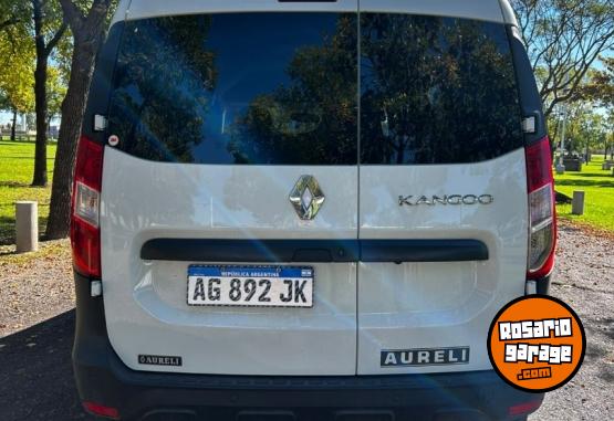 Utilitarios - Renault Kangoo 5 asientos 2024 Nafta 29000Km - En Venta