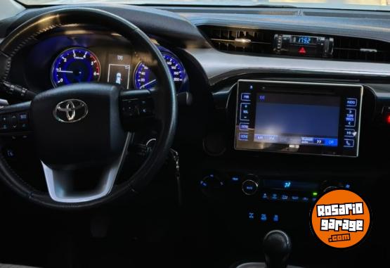 Camionetas - Toyota Hilux srv 4x4 2017 Diesel 185000Km - En Venta