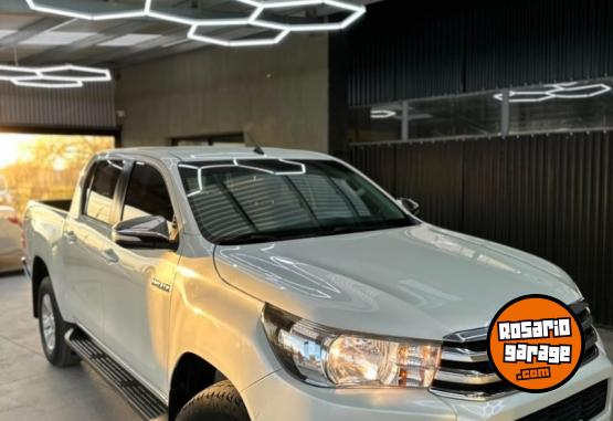Camionetas - Toyota Hilux srv 4x4 2017 Diesel 185000Km - En Venta