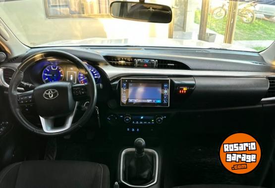 Camionetas - Toyota Hilux srv 4x4 2017 Diesel 185000Km - En Venta