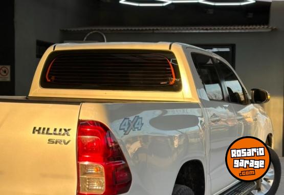 Camionetas - Toyota Hilux srv 4x4 2017 Diesel 185000Km - En Venta