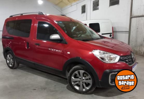 Utilitarios - Renault KANGOO 2024 Nafta 33000Km - En Venta