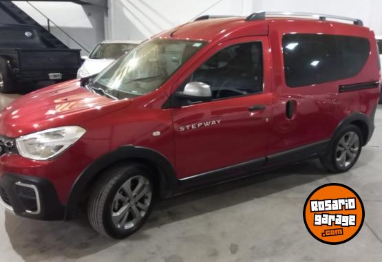 Utilitarios - Renault KANGOO 2024 Nafta 33000Km - En Venta