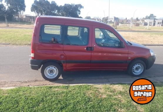Utilitarios - Peugeot Partner 2011 Nafta 180000Km - En Venta