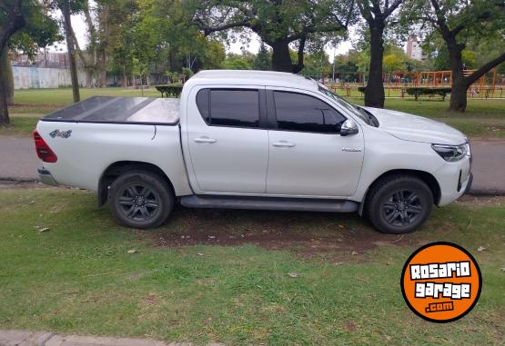Camionetas - Toyota HILUX SRV 4X4 2023 Diesel 70000Km - En Venta