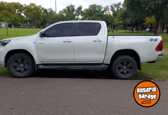 Camionetas - Toyota HILUX SRV 4X4 2023 Diesel 70000Km - En Venta