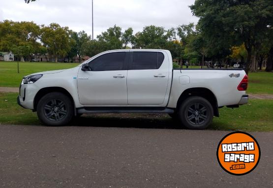 Camionetas - Toyota HILUX SRV 4X4 2023 Diesel 70000Km - En Venta