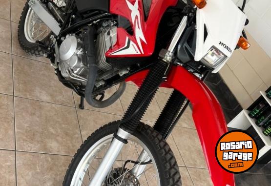 Motos - Honda TORNADO 250CC 2021 Nafta 3083Km - En Venta