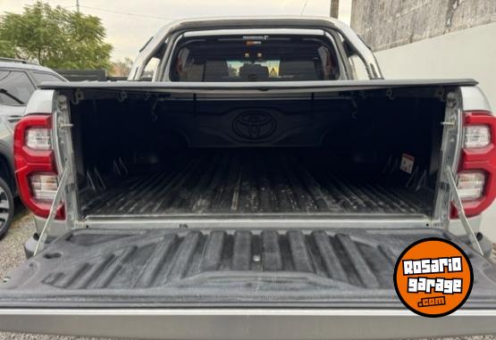 Camionetas - Toyota HILUX 2.8 SRV 4X4 A/T 2021 Diesel 86500Km - En Venta