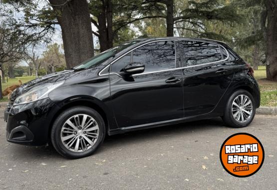 Autos - Peugeot 208 2016 Nafta 130000Km - En Venta