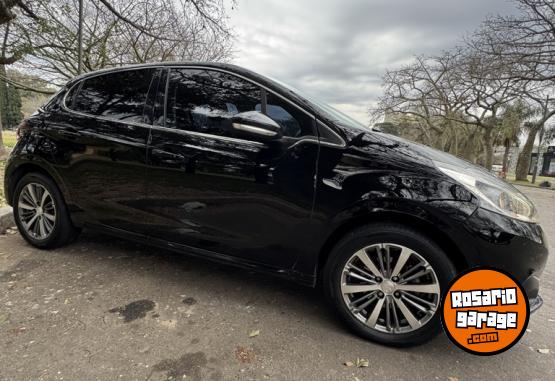 Autos - Peugeot 208 2016 Nafta 130000Km - En Venta