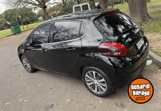 Autos - Peugeot 208 2016 Nafta 130000Km - En Venta