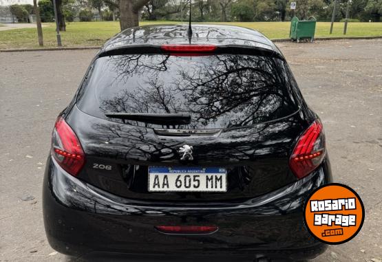 Autos - Peugeot 208 2016 Nafta 130000Km - En Venta