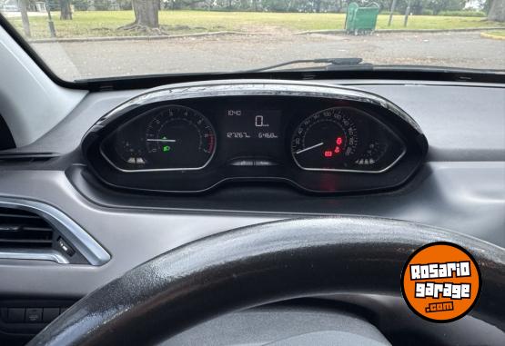Autos - Peugeot 208 2016 Nafta 130000Km - En Venta