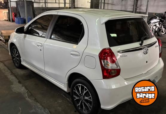 Autos - Toyota Etios platinum 2017 Nafta 94000Km - En Venta
