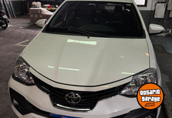 Autos - Toyota Etios platinum 2017 Nafta 94000Km - En Venta