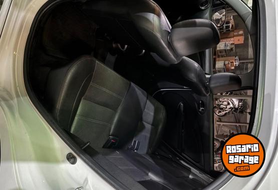 Autos - Toyota Etios platinum 2017 Nafta 94000Km - En Venta