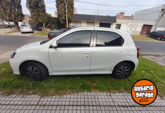 Autos - Toyota Etios 2023 Nafta 8000Km - En Venta
