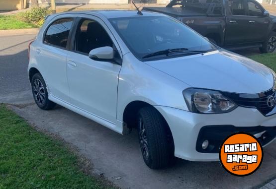 Autos - Toyota Etios 2023 Nafta 9500Km - En Venta