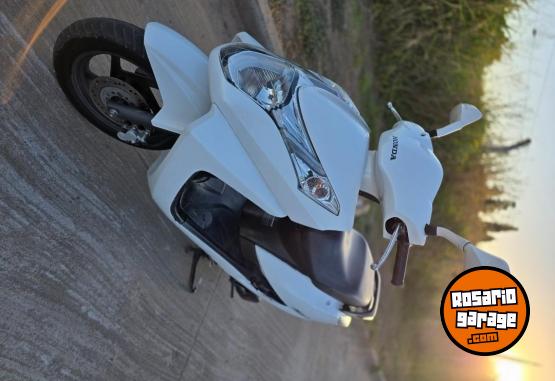 Motos - Honda Elite 2017 Nafta 21000Km - En Venta