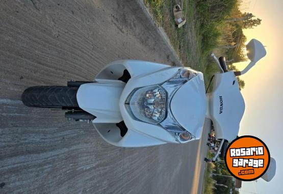 Motos - Honda Elite 2017 Nafta 21000Km - En Venta