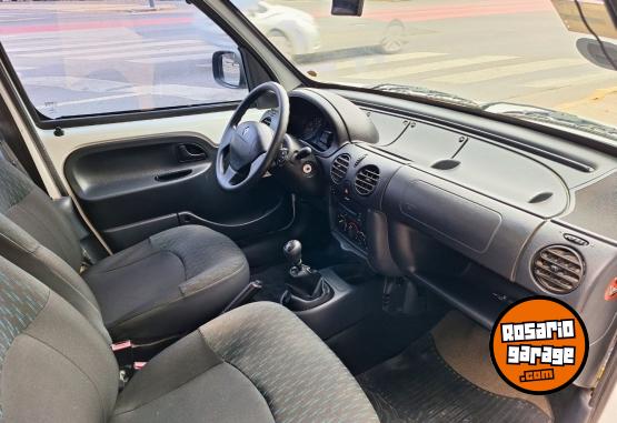 Utilitarios - Renault Kangoo PH3 Confort 2017 GNC 174600Km - En Venta